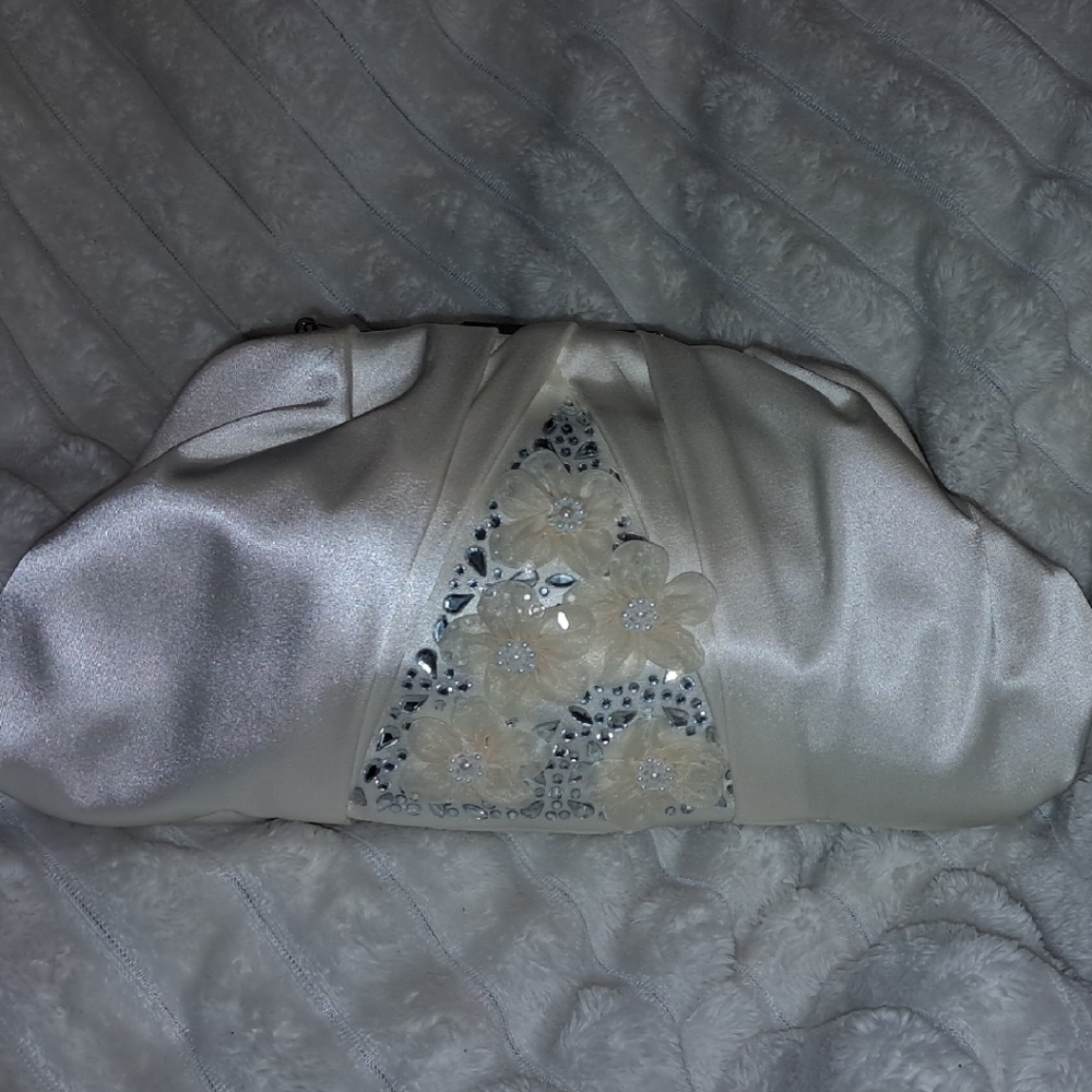 Badgley Mischka Off White Clutch and Crossbody with Floral Embellishments - Picture 8 of 8